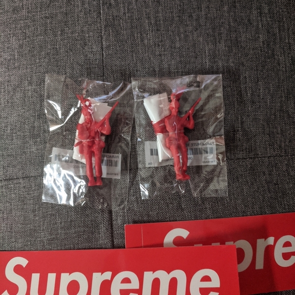 Supreme Accessory Bundle - Picture 4 of 5